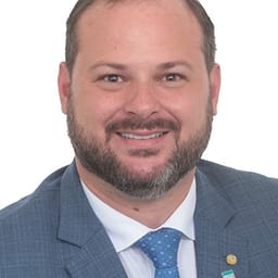 Dr. Victor Linhalis